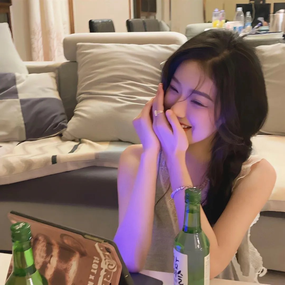 夜晚的水母不会游泳